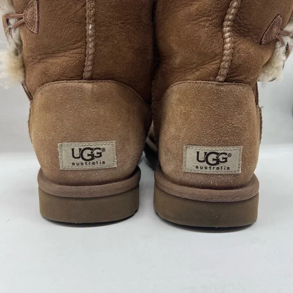 UGG AUSTRALIA Premium 3-Button Boot in Chestnut Size 9 - Picture 10 of 16